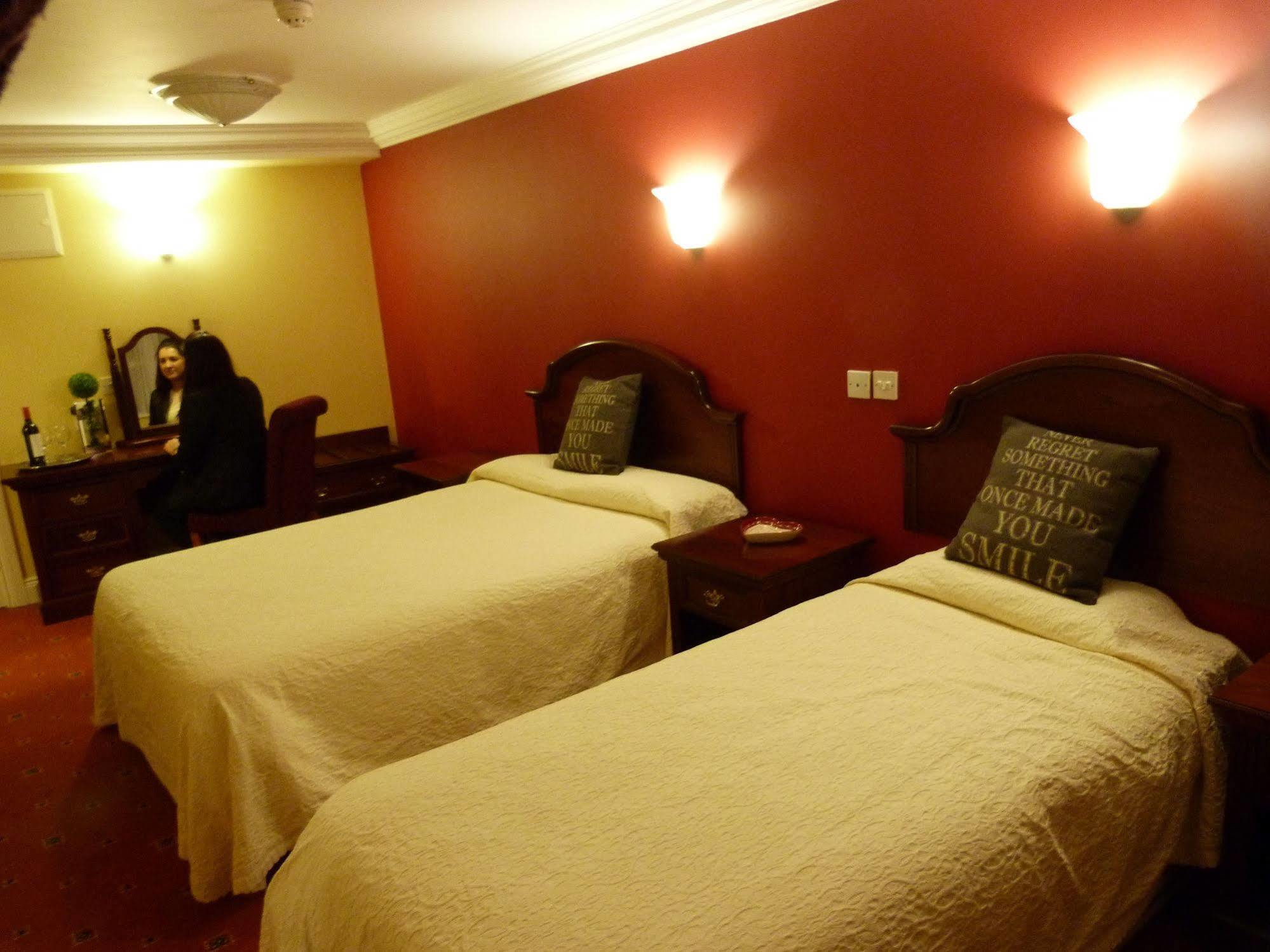Nesbitt Arms Boutique Hotel Ardara Esterno foto